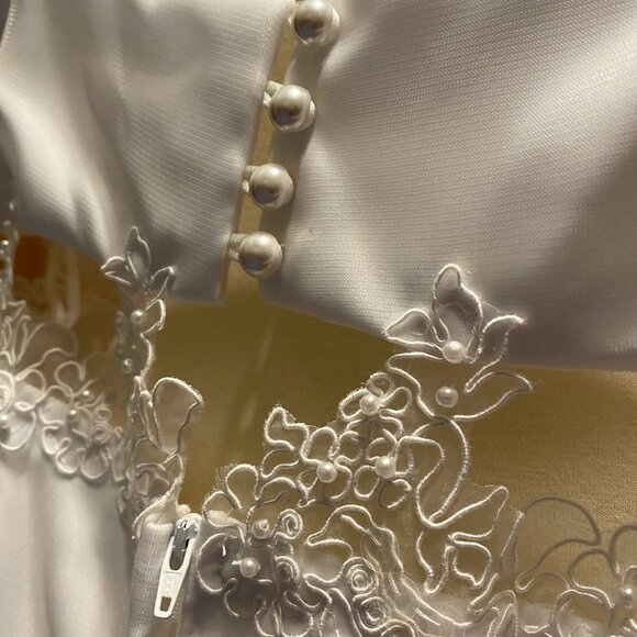 #25) Wedding Gown: Pearl Keep - Picture 8 of 10